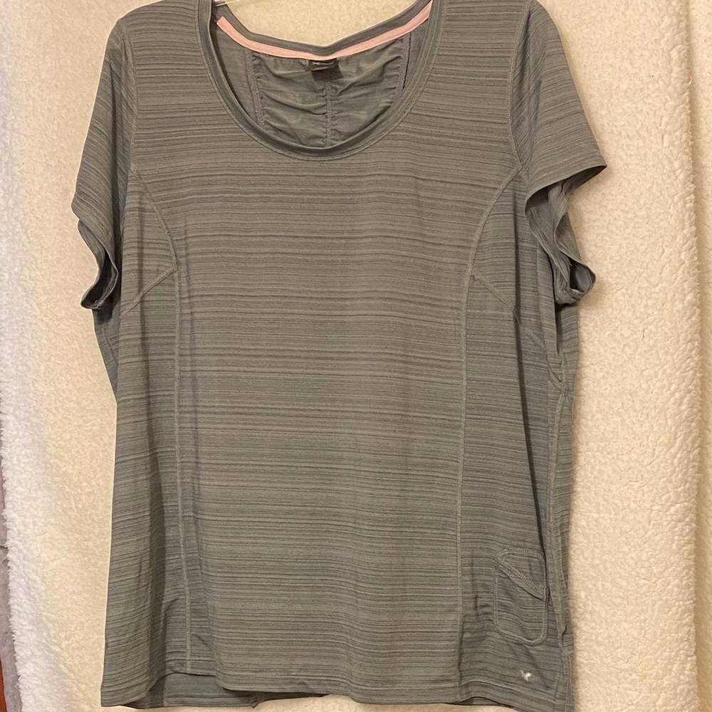 XERSION  PERFORMANCE WEAR TOP